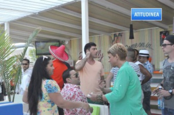 Adrian Minune, un manelist prea mic pentru nişte fiţe atât de mari! În Mamaia, a stat bot în bot numai cu Teo Trandafir